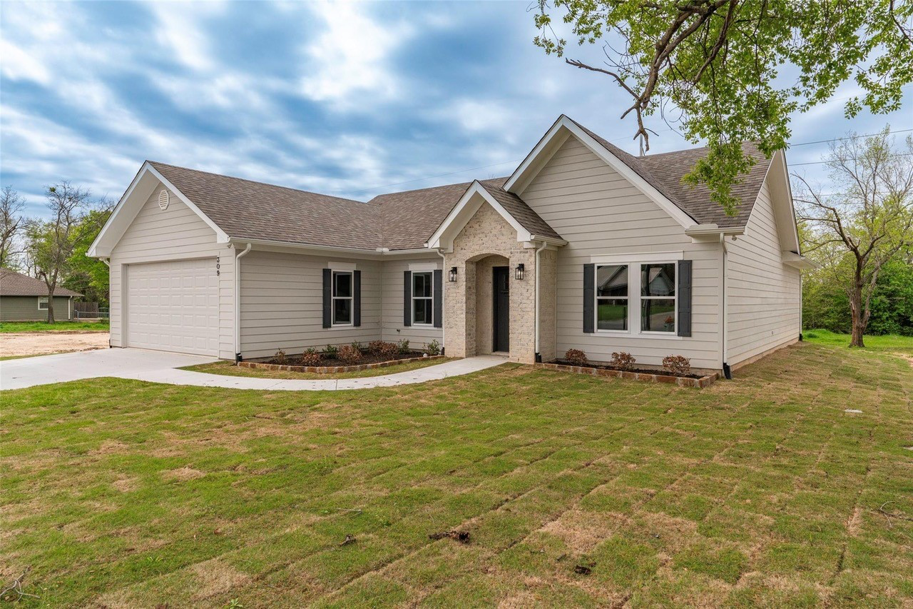 Impeccable Newly-Built House with Curb Appeal Hits the Market in Sulphur Springs