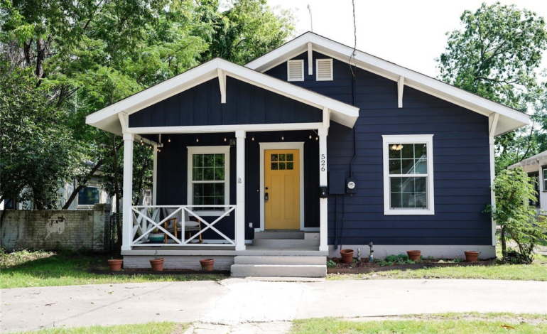 Adorable Cottage on the Market, Blocks from Downtown Sulphur Springs