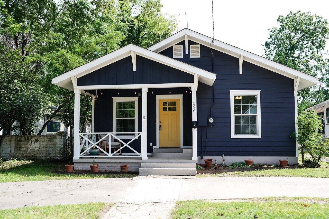 Adorable Cottage on the Market, Blocks from Downtown Sulphur Springs