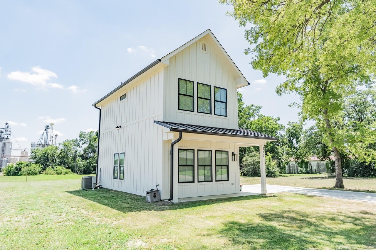 Farmhouse Style 2023-Built 2-story House Hits the Market in Sulphur Springs
