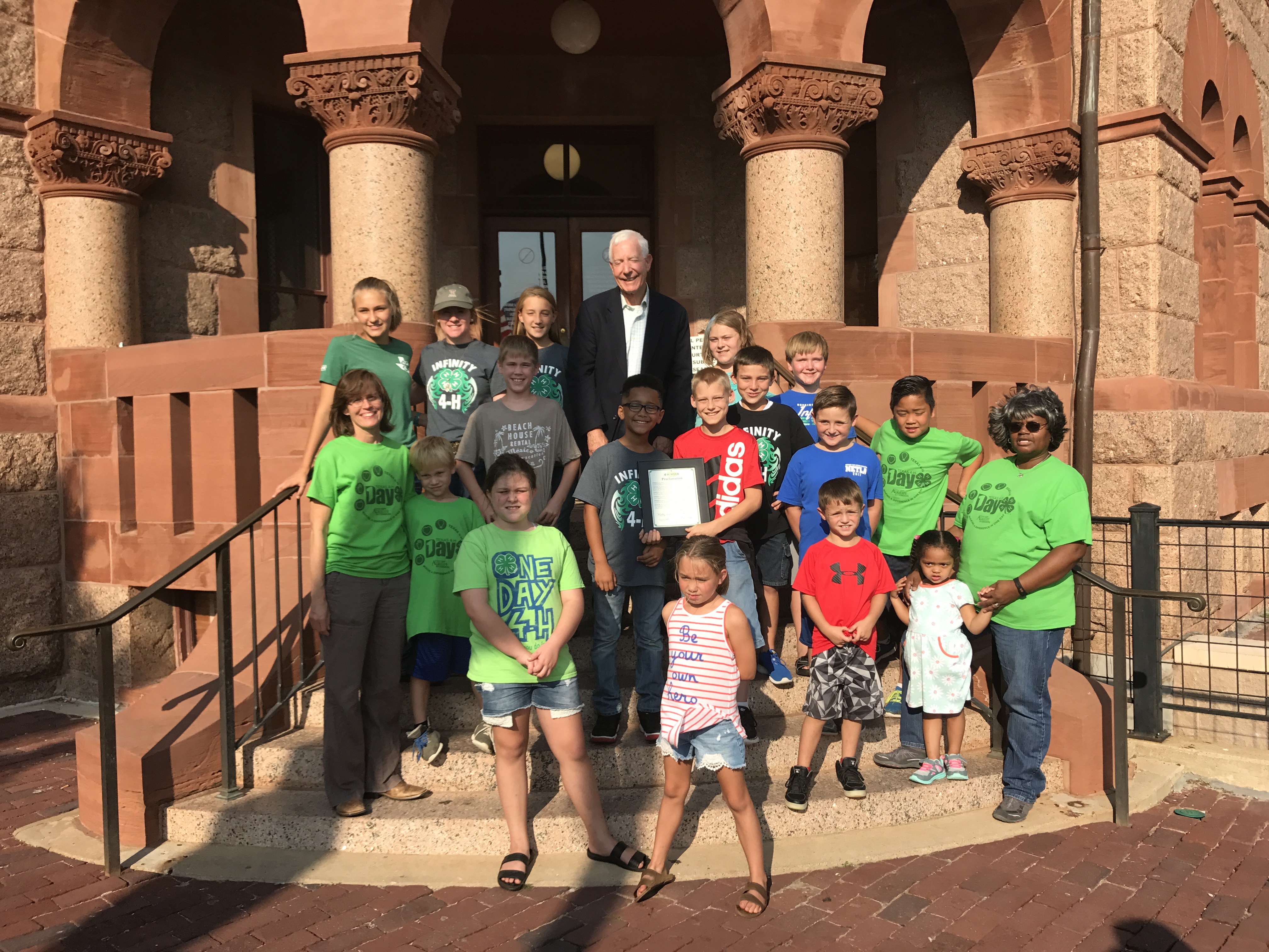 Hopkins County Commissioner’s Court Designates October 1-7, 2017 as National 4-H Week in Texas at Courthouse Proclamation