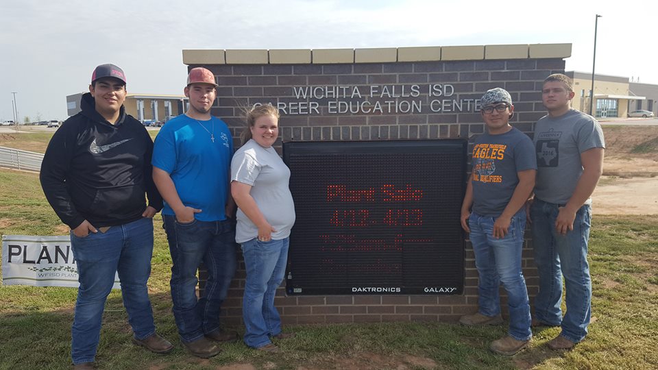 Como-Pickton FFA Members Weld in the Wichita Falls FFA Certification Contest