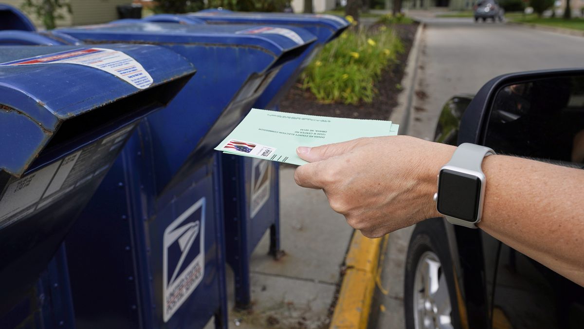 Sweep of Postal Service finds 815 mail-in ballots in Texas facilities