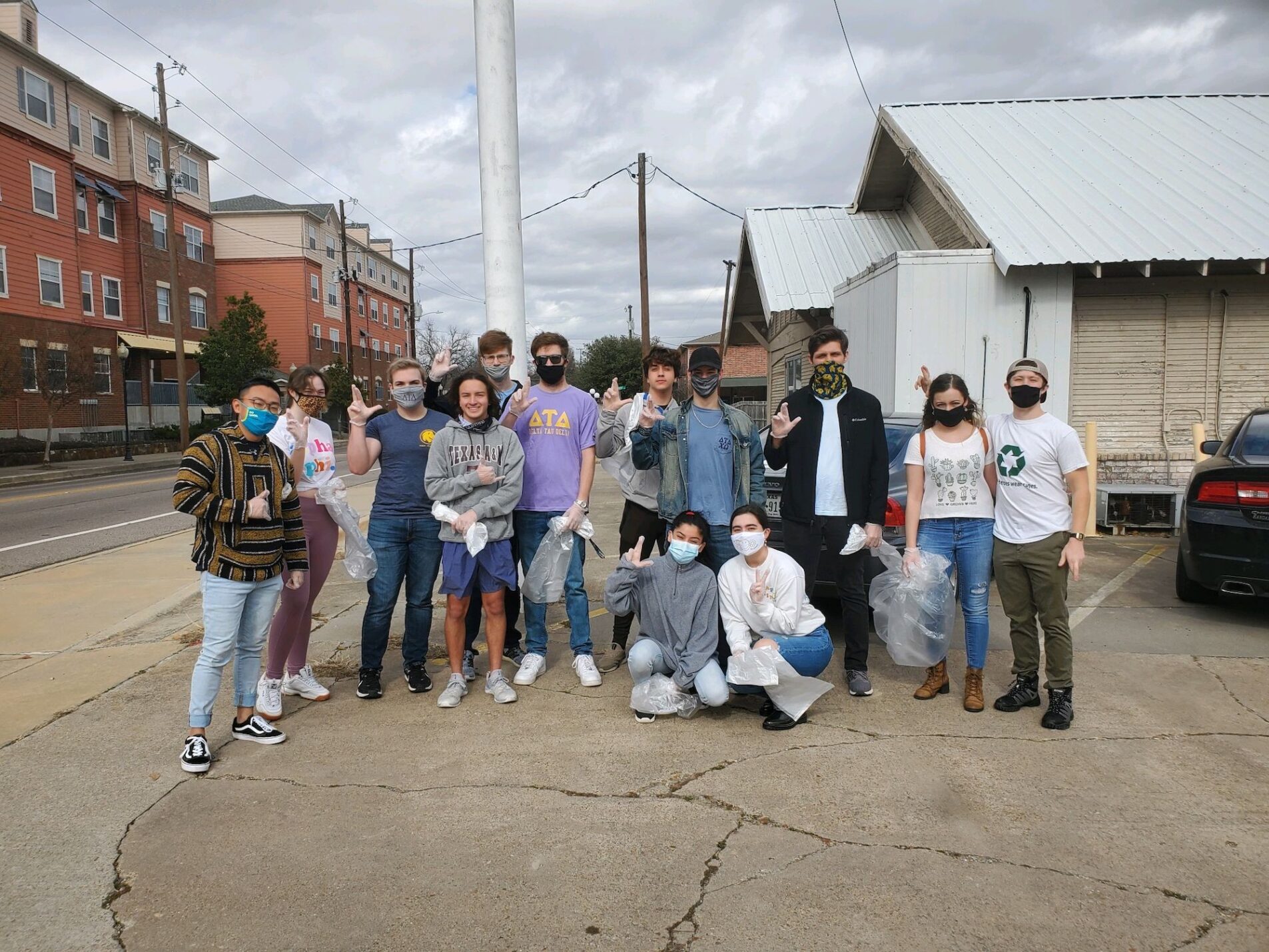 A&M-Commerce EcoLions Clean up City Streets