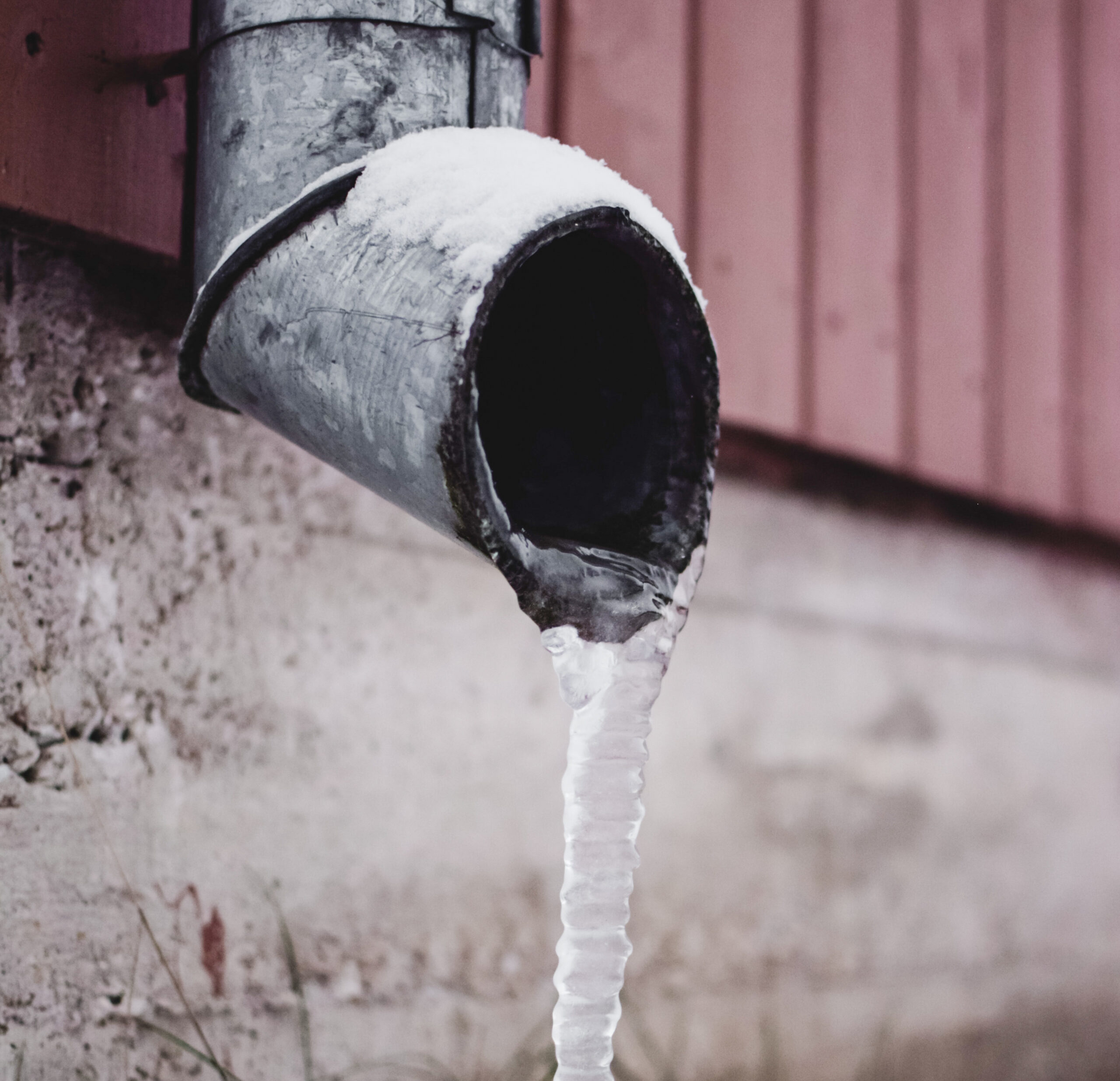 How to keep pipes from freezing in winter by Mario Villarino