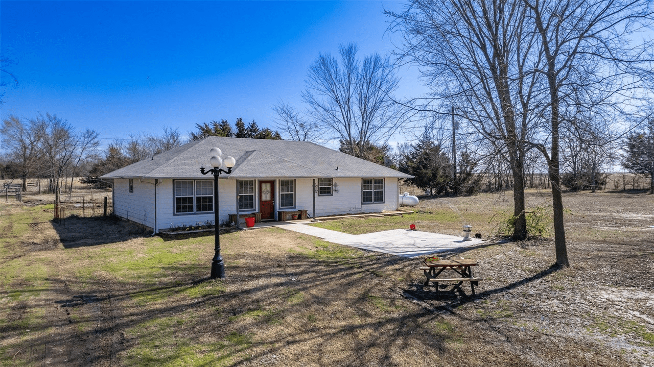 On 14 Acres with Updated Home & Workshop near Brashear in SSISD