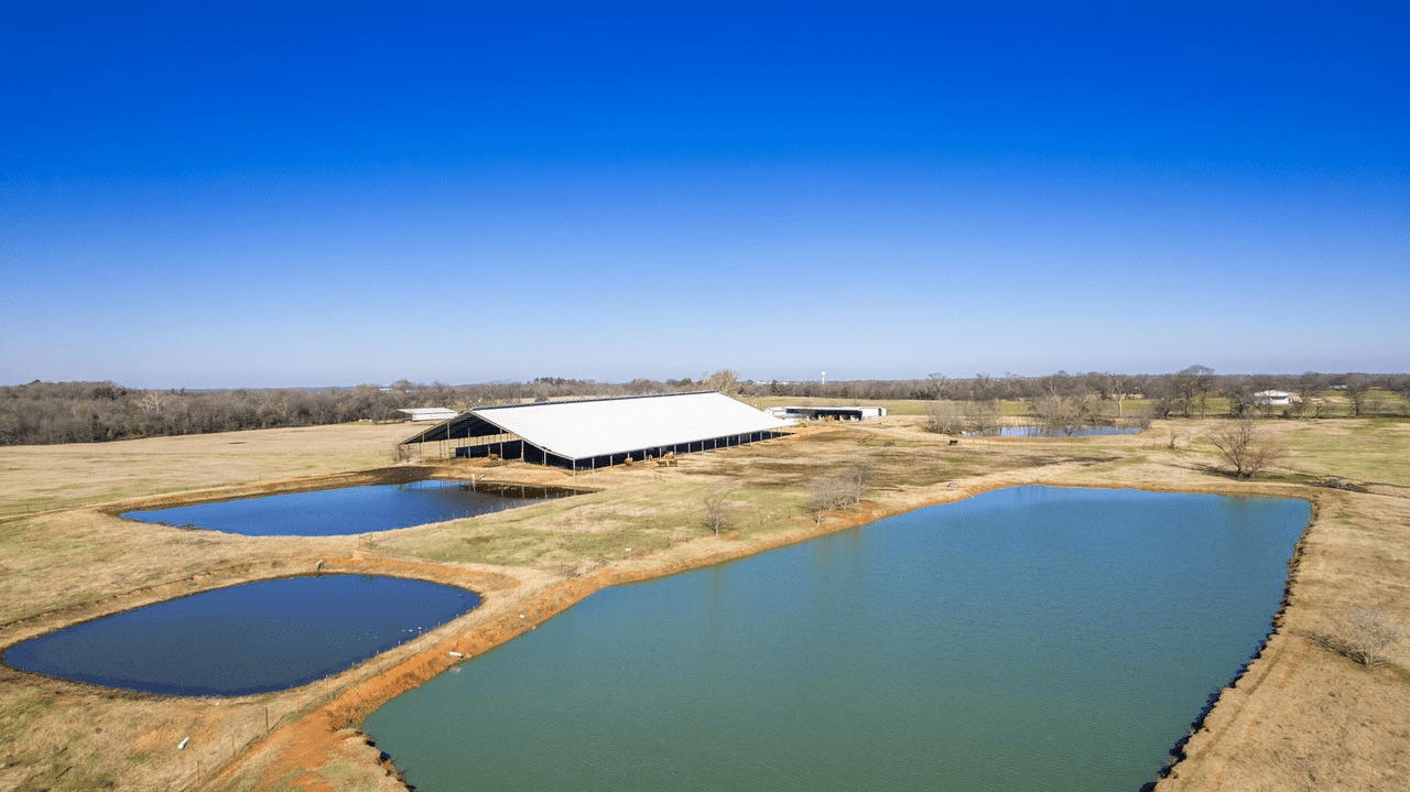 Rolling 202 Acre Ranch with Barns & 5bed/3ba Home in Hopkins County
